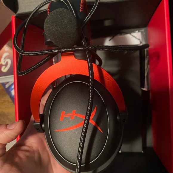 HyperX cloud 2's wired for PS4/PC. NWB - Picture 3 of 4